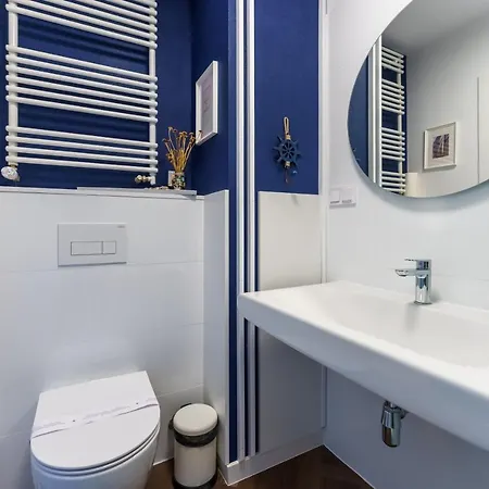 Lighthouse Apartment *